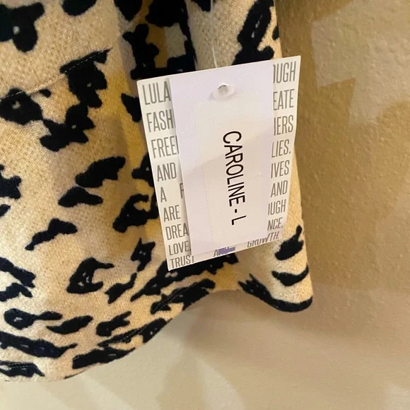 NWT LulaRoe Caroline cardigan super soft - Picture 3 of 5